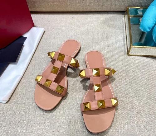 2024 New Round Toe Open Toe Flat Women's Shoes Large Rivet Sandals Women's Large Size Slippers