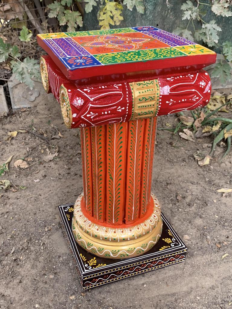 Handbemalte hölzerne Chowki Sockeltisch | Indischer Volkskunst Statuenständer