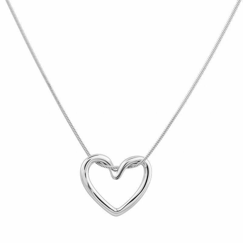 Luxury Heart Pendant Necklace: Elegant Hollow Heart Design for Couples & Friends