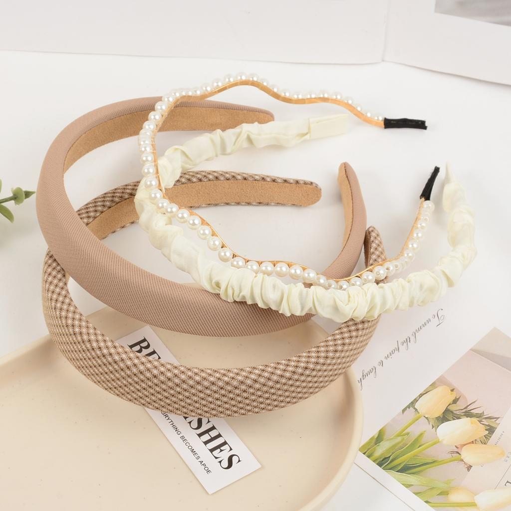 4-Piece Set of Simple, Stylish, Retro French-Style Plaid Headbands for Girls and Women, Suitable for Wearing with Dresses and for Going Out Shopping