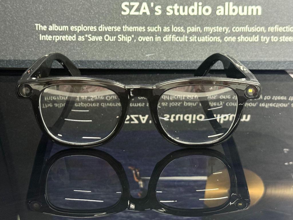 CY01 Smart Glasses: 5MP Camera, AI Translation, Voice Assistant, Local Recording