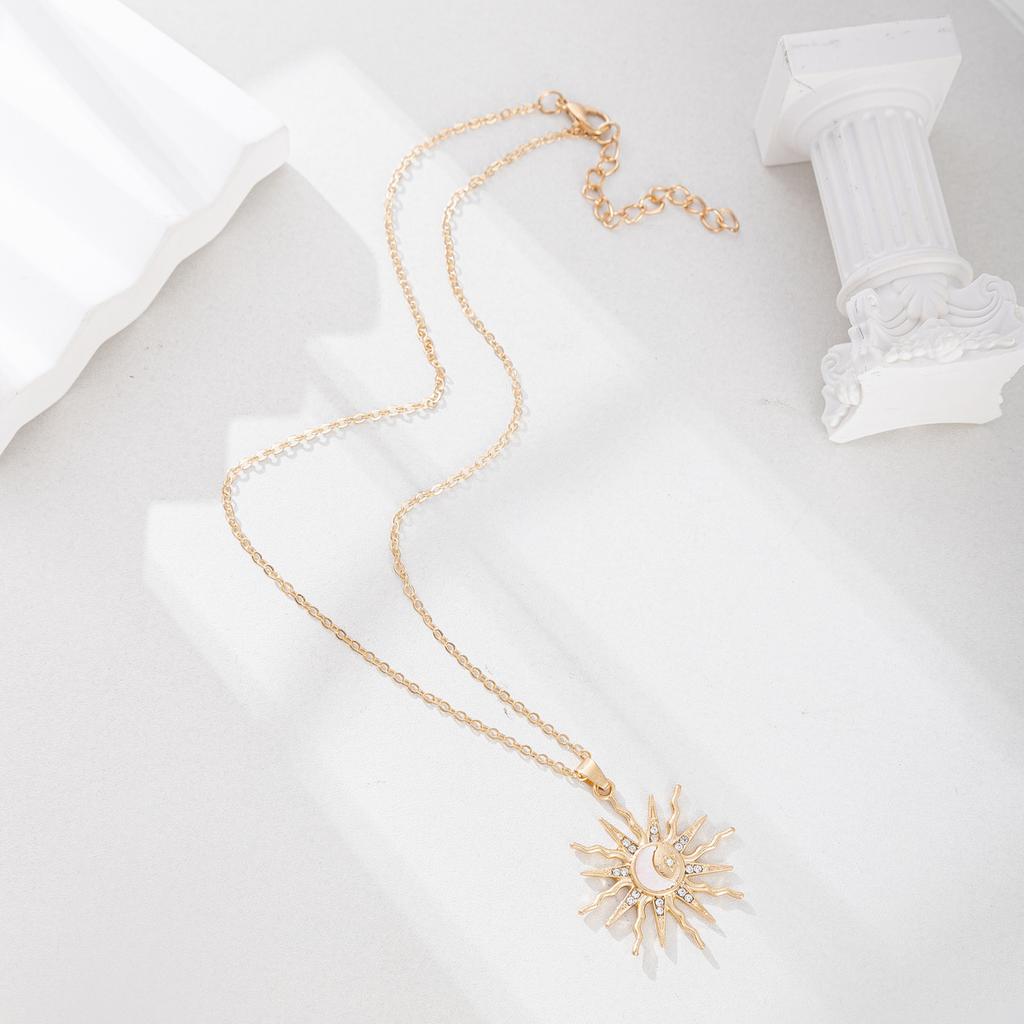 Fashion Alloy Moon Pendant Sun Diamond Necklace