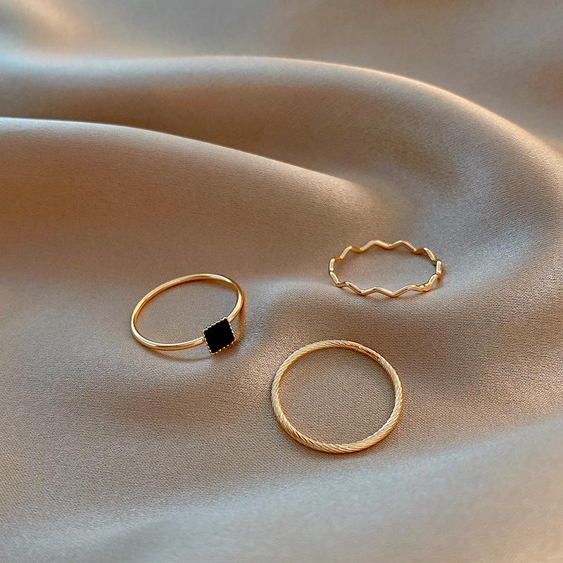 Trendy Minimalist Ring Set for Women: Adjustable Index & Joint Rings, Popular Fashion Statement.