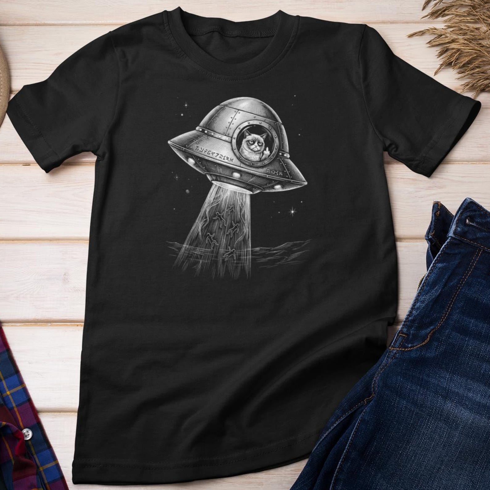 Funny TShirt - Grumpy Cat UFO | Alien Abduction - Cotton Tee S