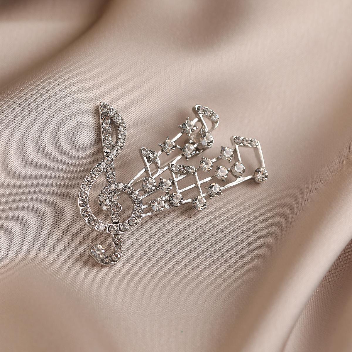 

Брошь-нота источает ощущение высокого класса, легкой роскоши и нишевой креативности женского аксессуара-броши. 572#