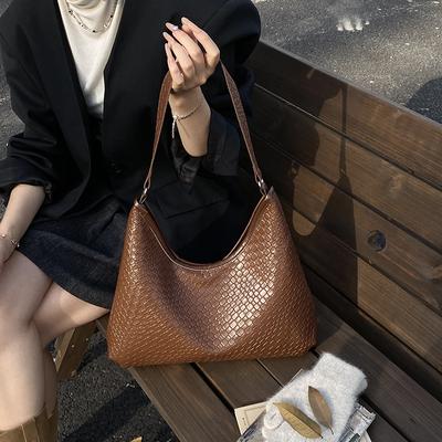 Woven Simple Bucket Bag, New Fashionable Large-capacity Shoulder Bag, Niche Personalized Underarm Bag