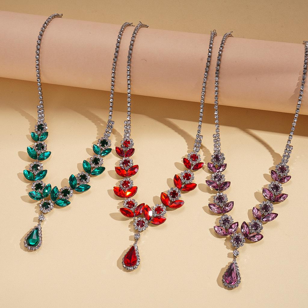 Two-piece set of diamond-encrusted flowers, leaves, water drop stud earrings, necklace, court style light luxury necklace