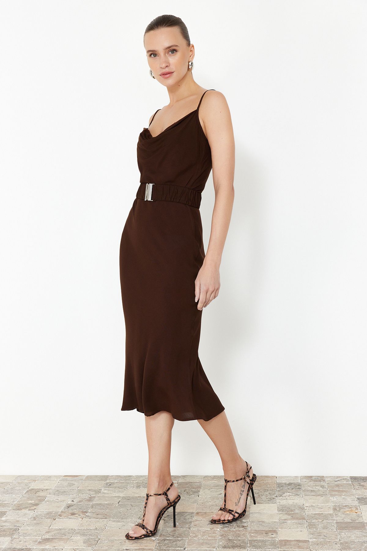 

Women s Style Dress Brown Belted Shift Straight Cut Collar Midi Woven Dress M