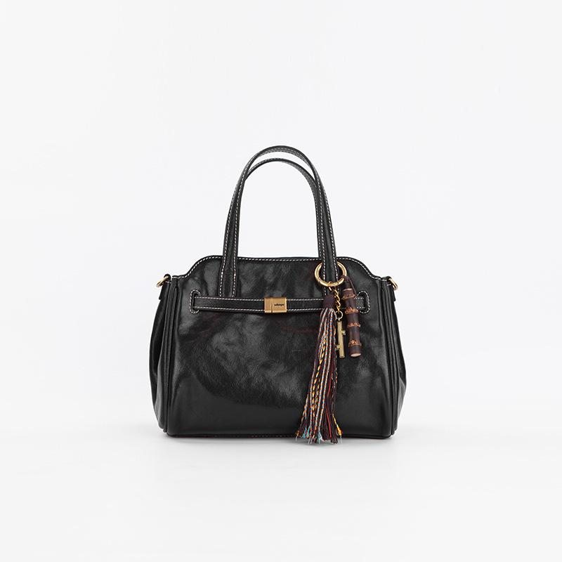 Baotou layer vegetable tanned cowhide shoulder handbag messenger bag commuter bag