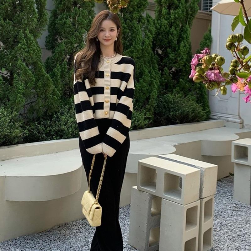 Autumn Striped Round Neck Knitted Cardigan Women Sweater Fashion Long Sleeve Loose Short Sweaters Jacket Women Slim Fit Winter Female Cardigans 25565