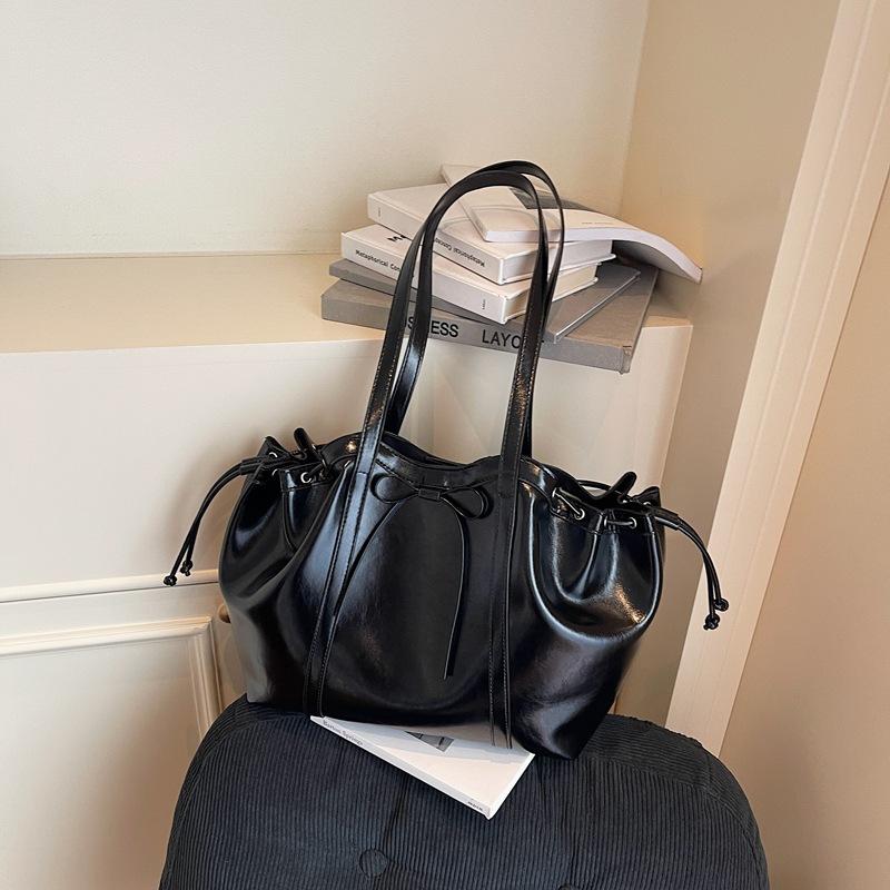 

Casual large-capacity bag women s new trend simple portable tote bag versatile commuter shoulder bag чёрный