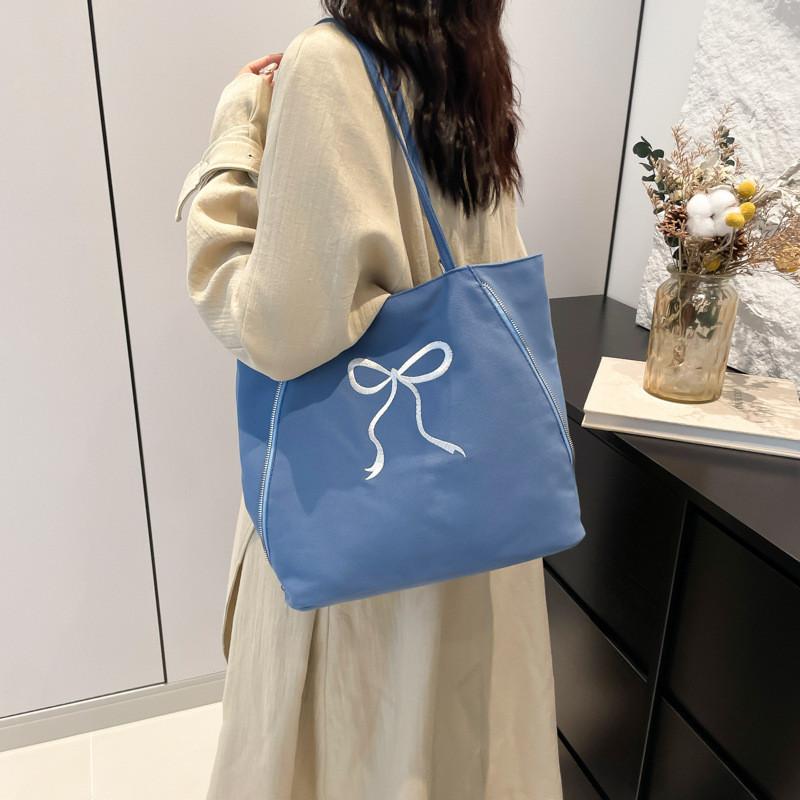 Large Capacity Stylish Canvas Tote Bag For Women Ideal For Commuting And Travel In 2024