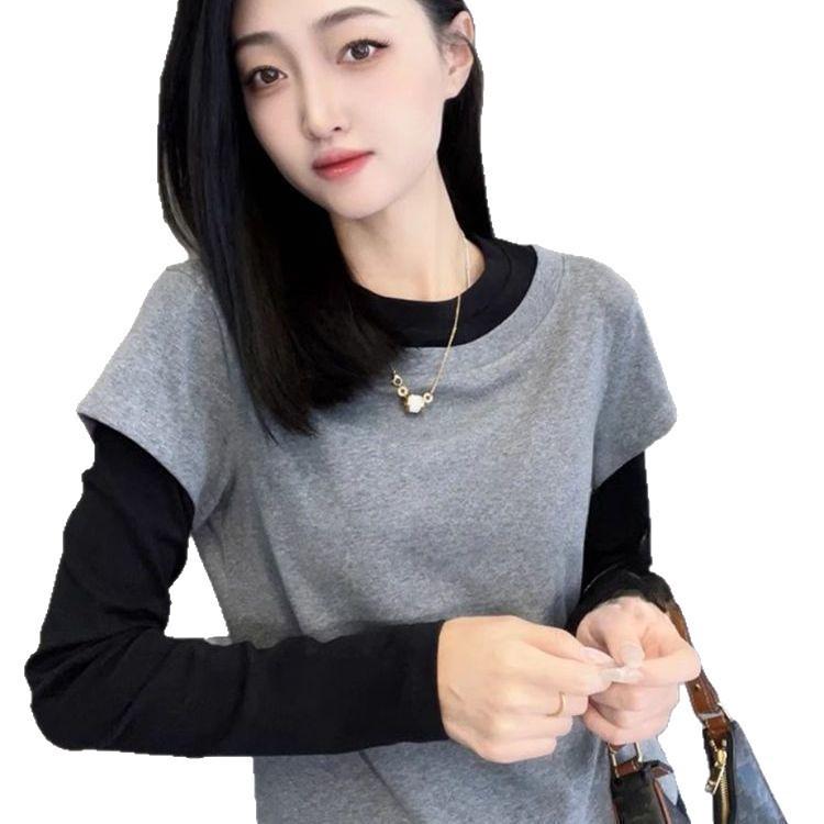 Plus Size Patchwork Faux Layer Long-Sleeve T-Shirt for Women, Slimming and Versatile Autumn Style.