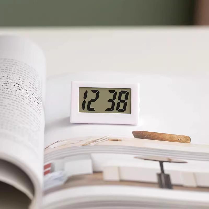 Mini Portable Desktop Clock: Cute, Simple, Small Table Clock for Students - Ideal as a Tabletop Ornament or Desk Accessory.