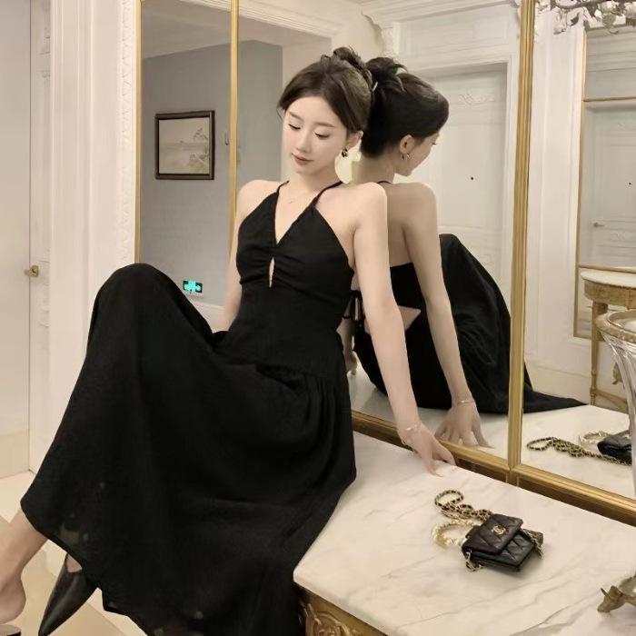 Summer wind dress chic 2026 new vacation Hepburn skirt suspender wind French halter black women's clothing