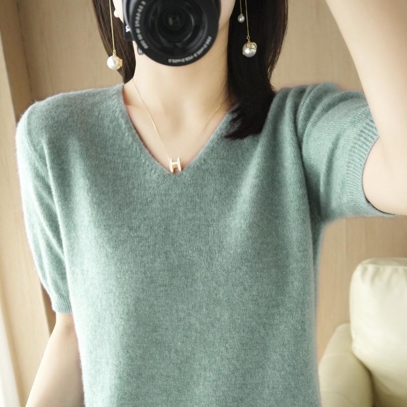 VEZFAA Women's Fashion Casual Fall Winter Solid Color Print Short Sleeve V-Neck Sweaters