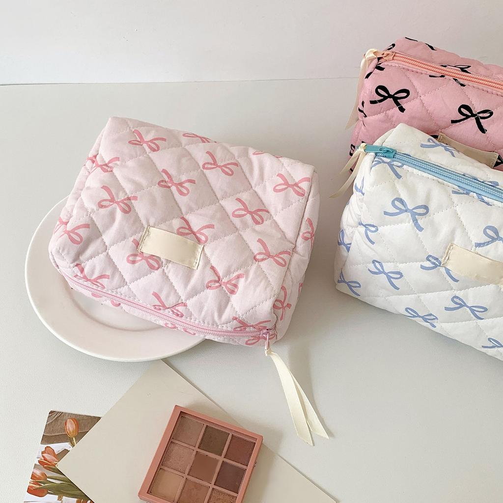 Bowknot Pattern Toiletry Holder Cosmetic Organizer for Travel or Daily Use Spacious Zippered Makeup Bag with Zippers