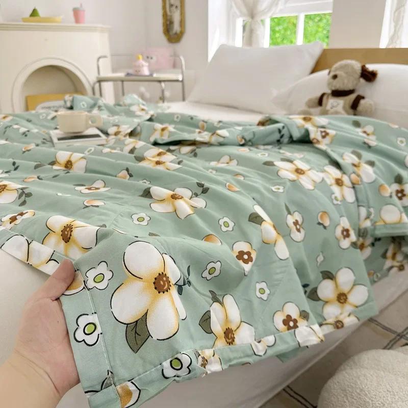 Cartoon Bear Printed Summer Quilt Lightweight Soft Cooling Blankets Machine Washable Single Double Size Thin Quilted Blanket