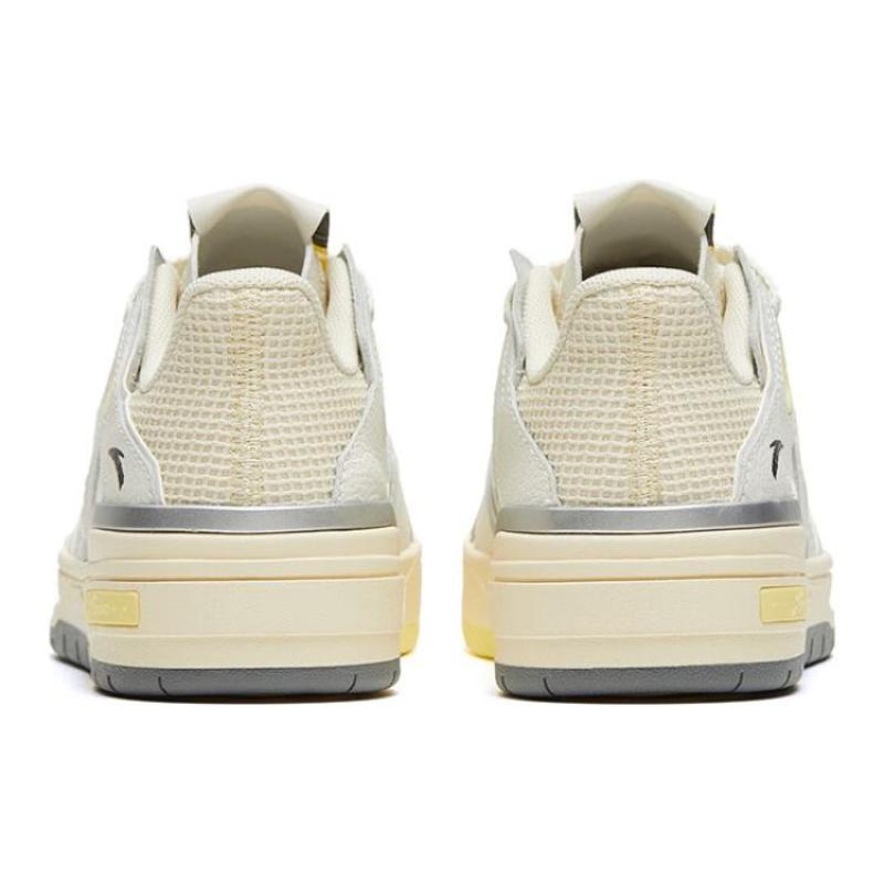 Anta Flame 4.0 Anti-Slip Wear-Resistant Low-Top Skateboard Shoes Women's Ivory White Sneakers