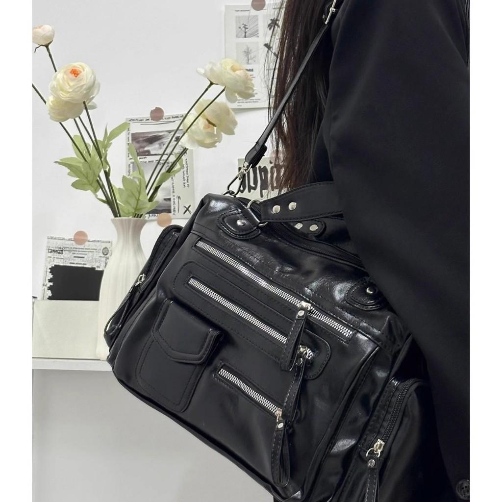 Punk Style Large Capacity Tote Bag With Zipper Closure For Daily Use