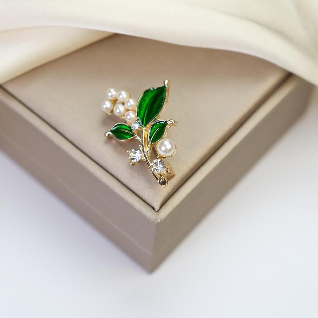 Elegant Women's Brooch: Versatile Bow & Insect Flower Design with Anti-Exposure Feature