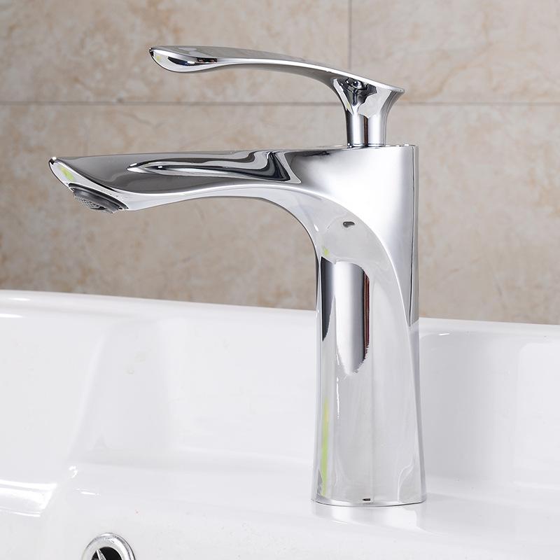 Bathroom Basin Faucet Hot and Cold Water Single Handle Brass Mixer Tap Black Water Sink Mixer Tap Chrome