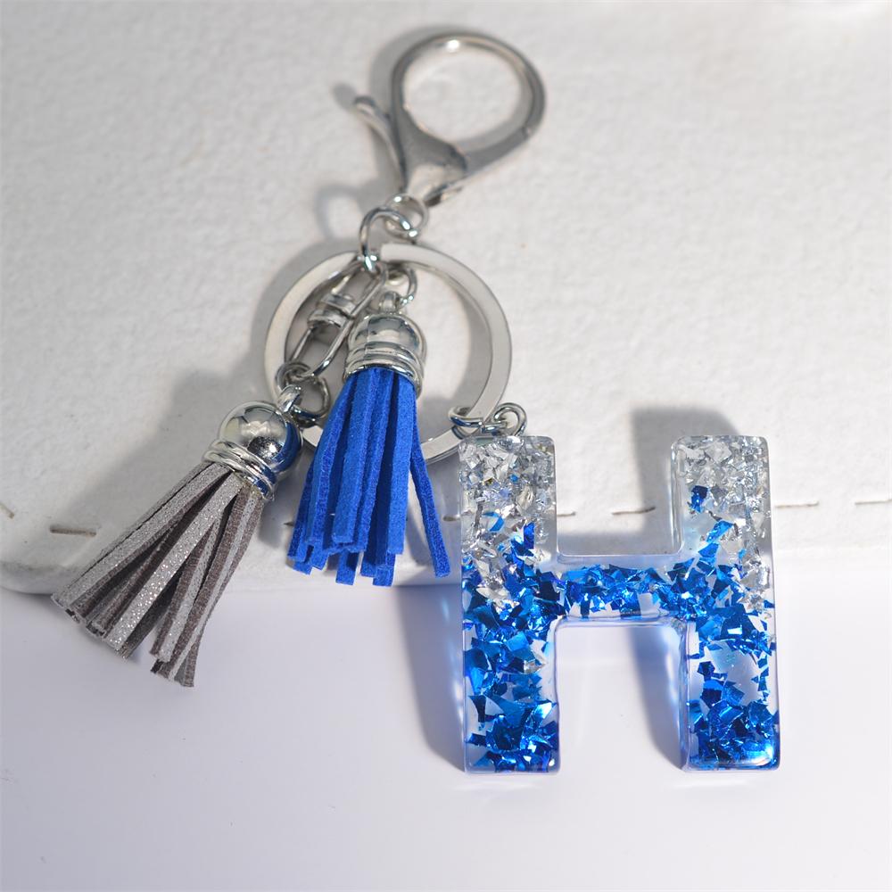 Креативные брелки из смолы с 26 буквами и кисточками — фото 15