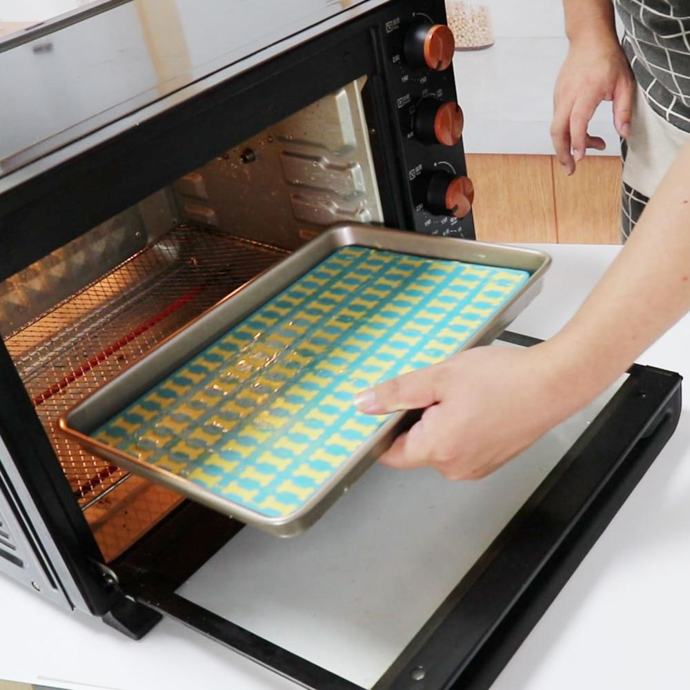 Stampo da forno in silicone Mini pentagonale a forma di cuore con lisca di pesce per biscotti per cani Snack con reticolo di ghiaccio Stampo per cioccolato Facile da usare