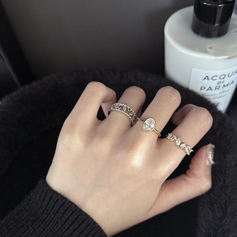 Fashionable Minimalist Geometric Design Adjustable Copper Ring For Women With Sparkling Diamonds