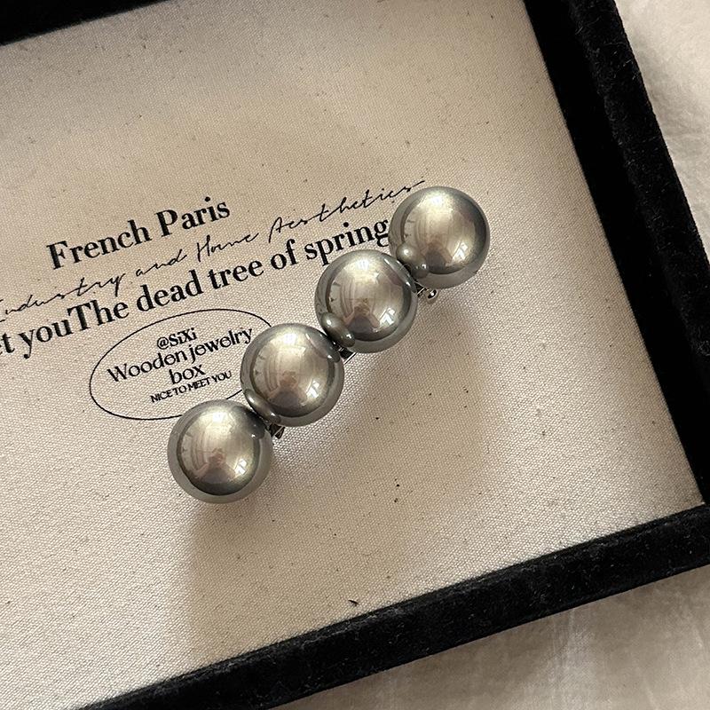 

Элегантная большая жемчужная шпилька: Стильный пружинный зажим и трехмерный боковой зажим