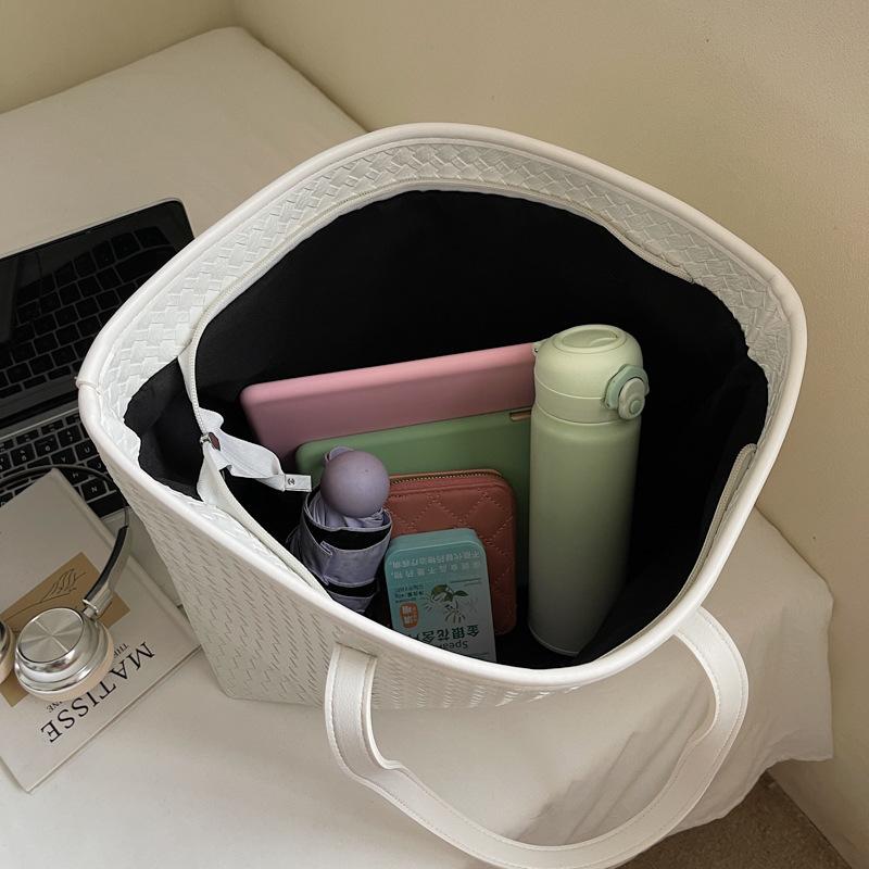 Simple, Fashionable, Retro Woven Pattern Large-capacity Casual Tote Underarm Single-shoulder Bag