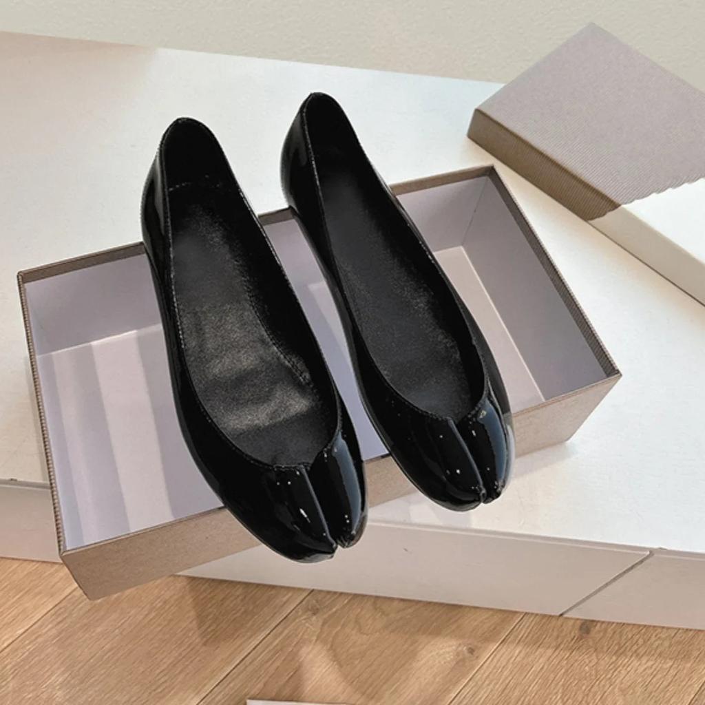Fashion Women Tabi Ninja Ballet Flats Split Toe Mary Janes Patent Leather Party Shallow Mouth Single Shoes Solid Sandals Ladies Loafers