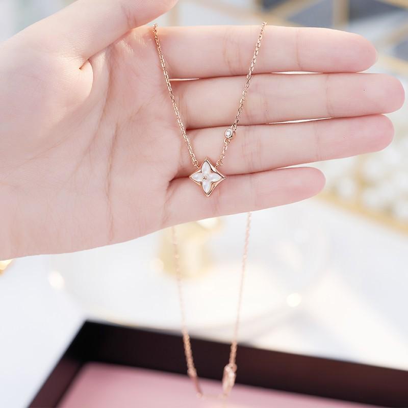 

Gold-Plated Mother-of-Pearl Monogram Necklace | Women s Luxury Rhombus Four-Leaf Clover Clavicle Chain