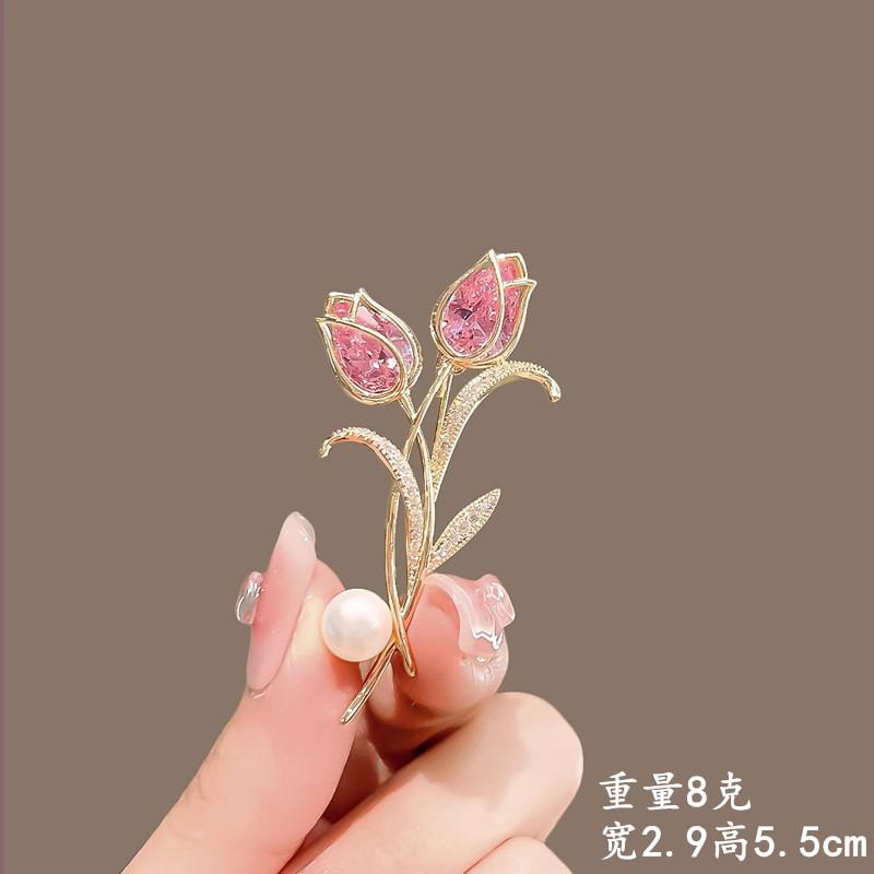 New tulip brooch female luxury temperament elegant pin collar pin anti-light buckle Internet celebrity simple corsage розовый