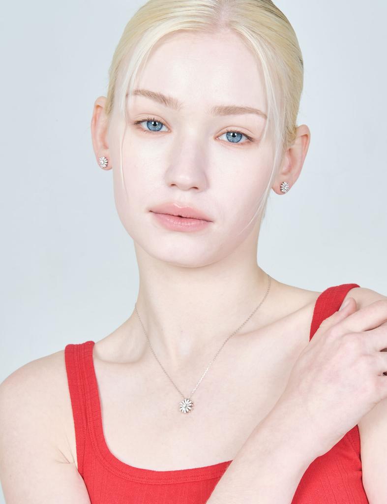Iceball Daisy Necklace