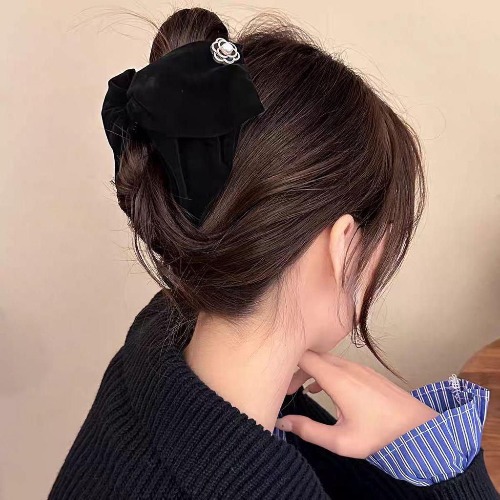 Velvet Bow Hair Clip: Elegant, Versatile, Korean-Inspired Autumn/Winter Accessory for Women