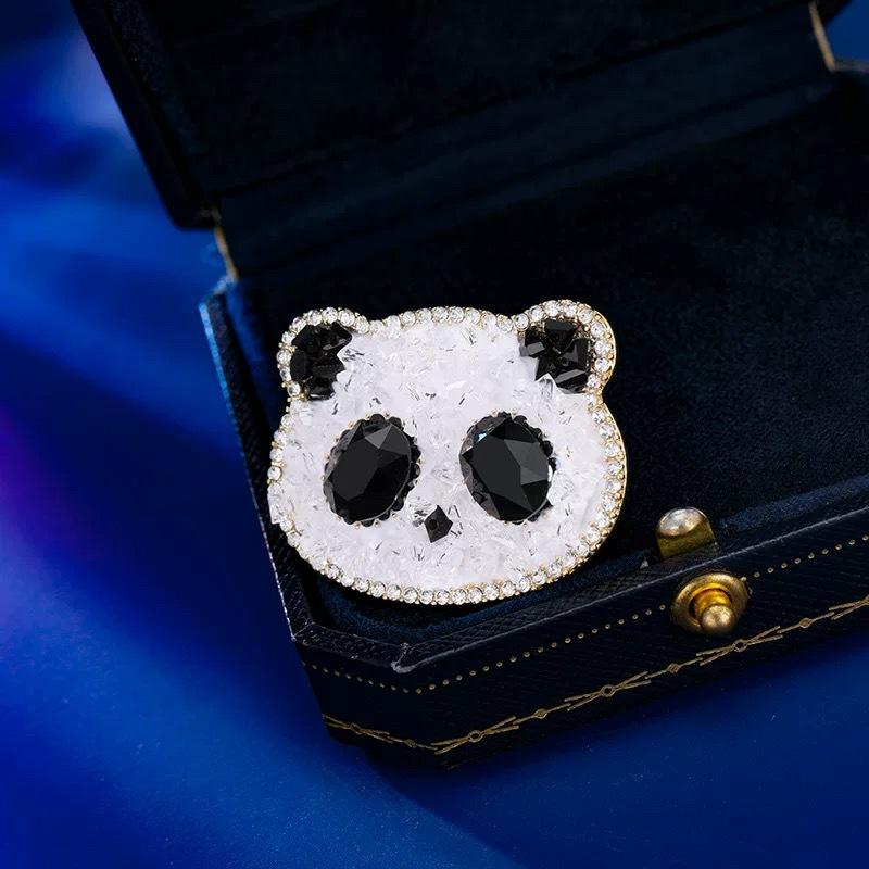 Sevimli panda broş evrensel
