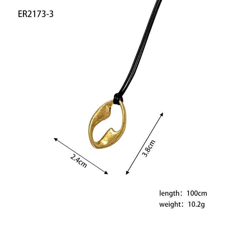 Retro Alloy Pendant Necklace with O-Shaped Chain