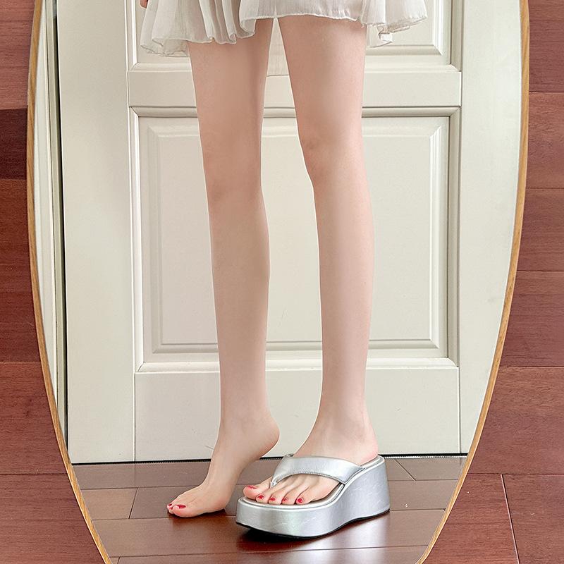 Summer New Ultra-light Small Muffin Thick Bottom Heightening Flip-flops Women's Slope Heel Toe Fashionable Cool Slippers