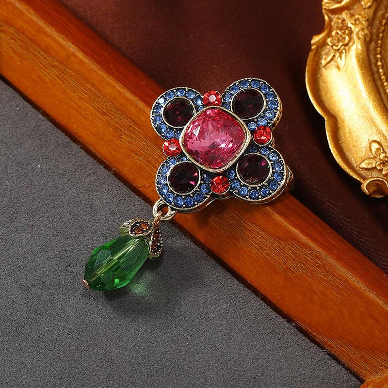 Chinese Style Pearl Tassel Gold Hollowed Peace Lock Brooches Women'S Vintage Luxury Exquisite Wedding Accessories Gift