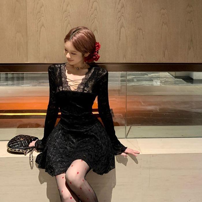 

Pure desire sexy V-neck lace splicing long-sleeved dress women s autumn new style slim and thin a-word short skirt S чёрный