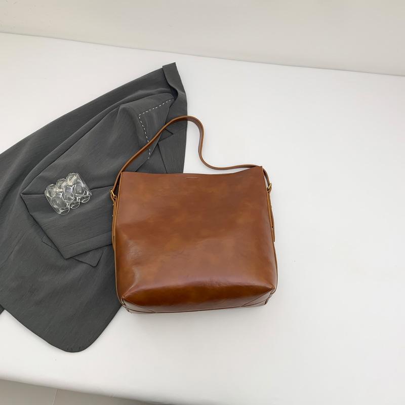 

Вместительная сумка для поездок на работу, женская, новая модная ретро-сумка-тоут на осень 2025 года, осенне-зимняя зарубежная широкополосная сумка подмышку коричневый