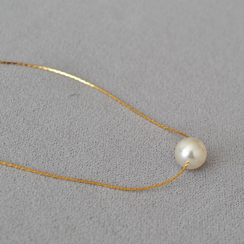 Japan & Südkorea Minimalistische Goldplattierte Messing- & Seiden-Schlüsselbeinkette mit Imitationsperle