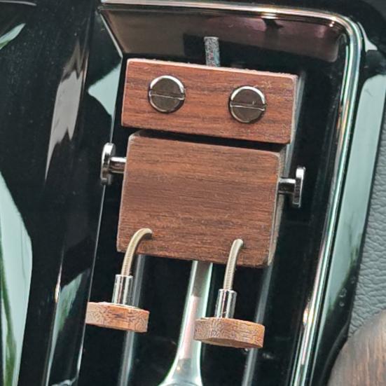 Car Aromatherapy Handmade Wooden Doll Long-Lasting Aromatherapy Essential Oil Diffuser Shaking Feet Car Dashboard Decoration