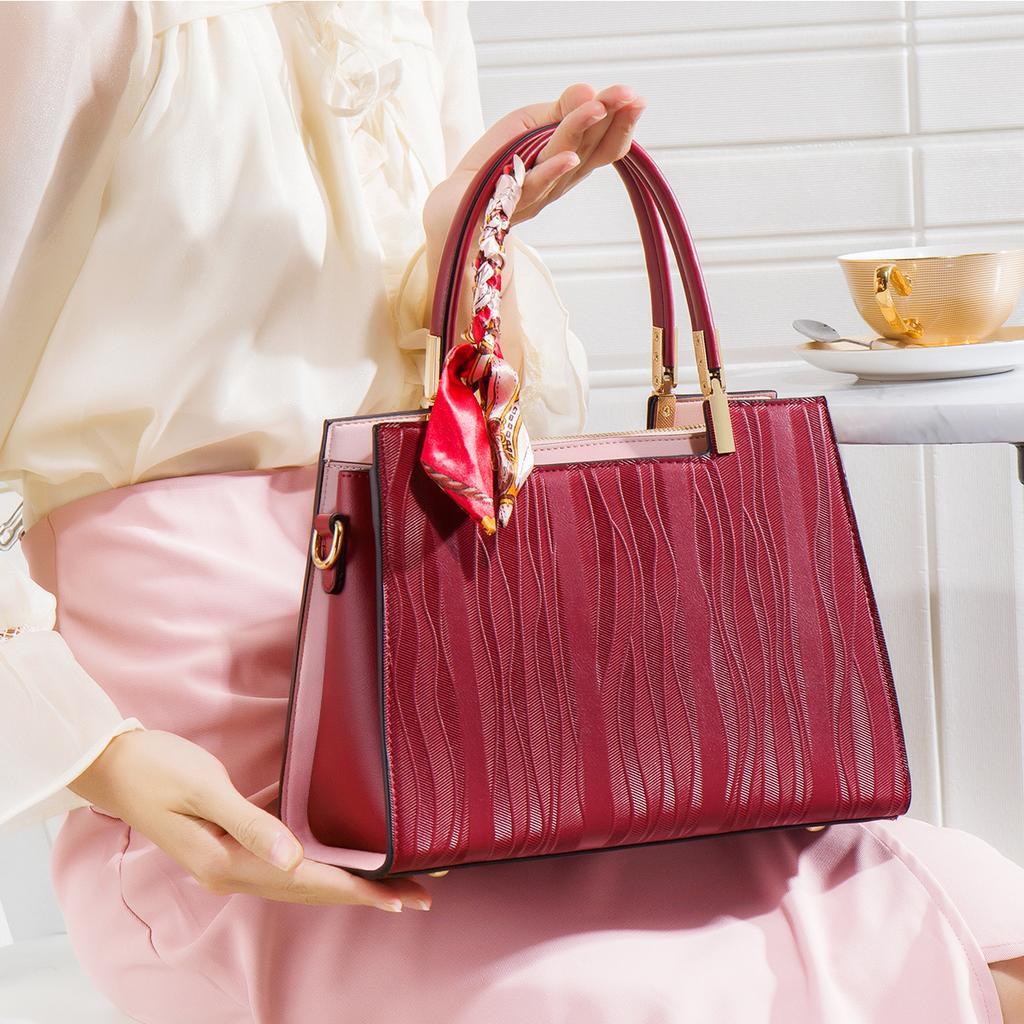 Red handbag for mothers, 2024 new model, large capacity, fashionable handbag for middle-aged women, wedding bag, crossbody bag for mother-in-law