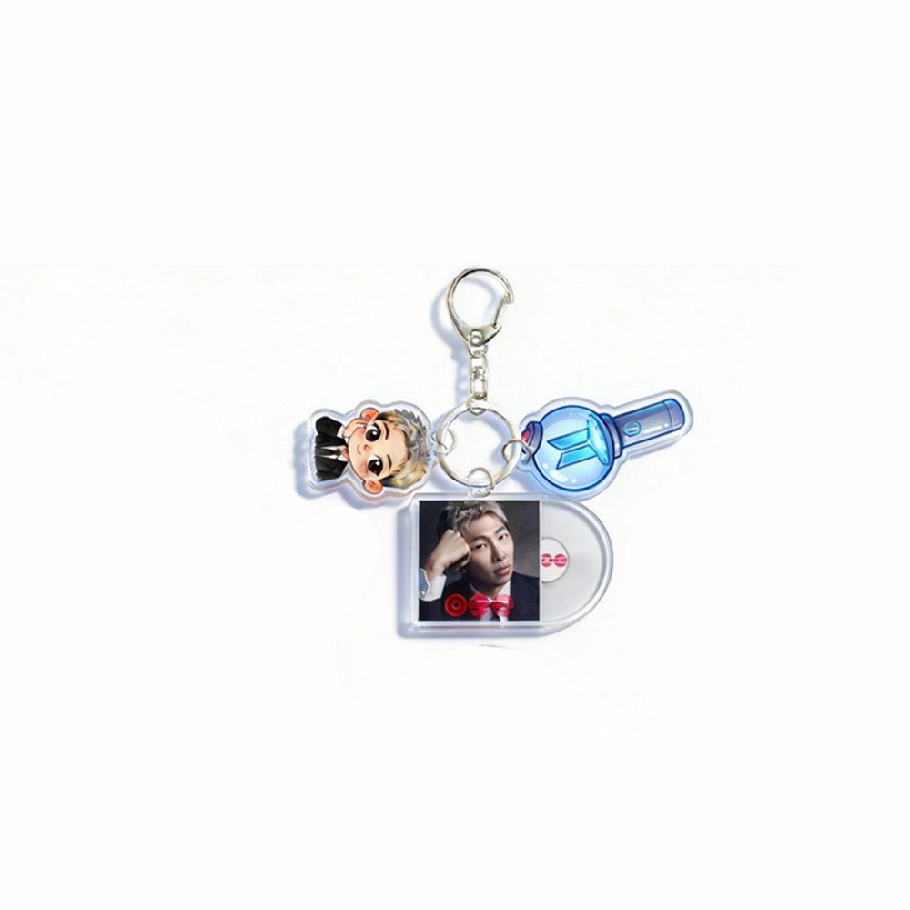 BTS Portachiavi Stile Disco in Vinile, con una Persona Reale, un Personaggio dei Cartoni Animati e un Bastoncino Luminoso – Un Accessorio in Tre Pezzi per Merchandising di Celebrità.