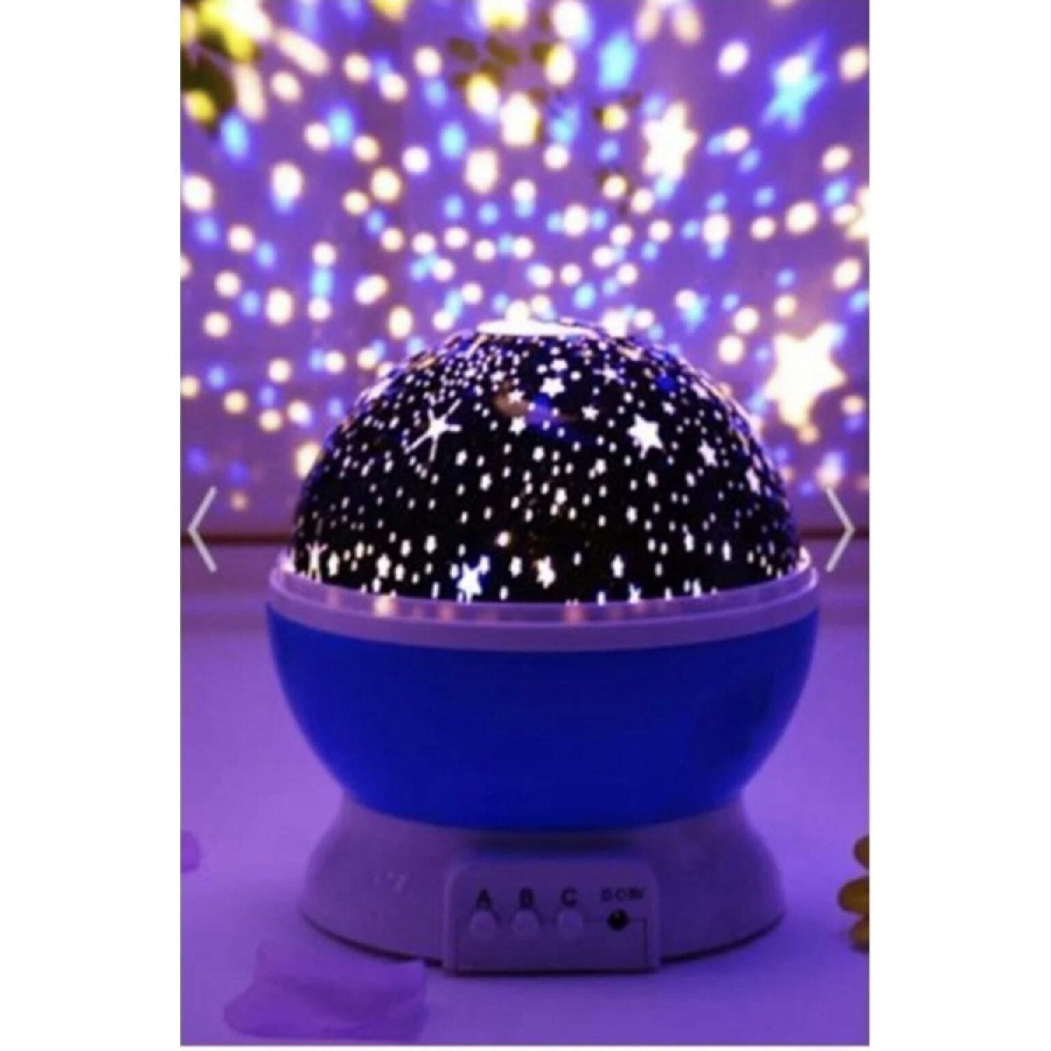 

Светоотражающий ночник для детской комнаты с проектором белый