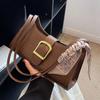 Spot high-end niche design bag women's 2025 new versatile fashion shoulder underarm bag burst baguette bag