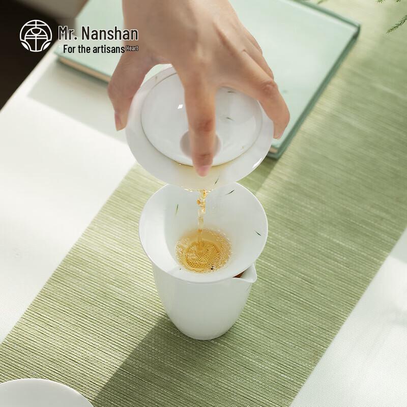 Hand-painted White Porcelain Tea Strainer