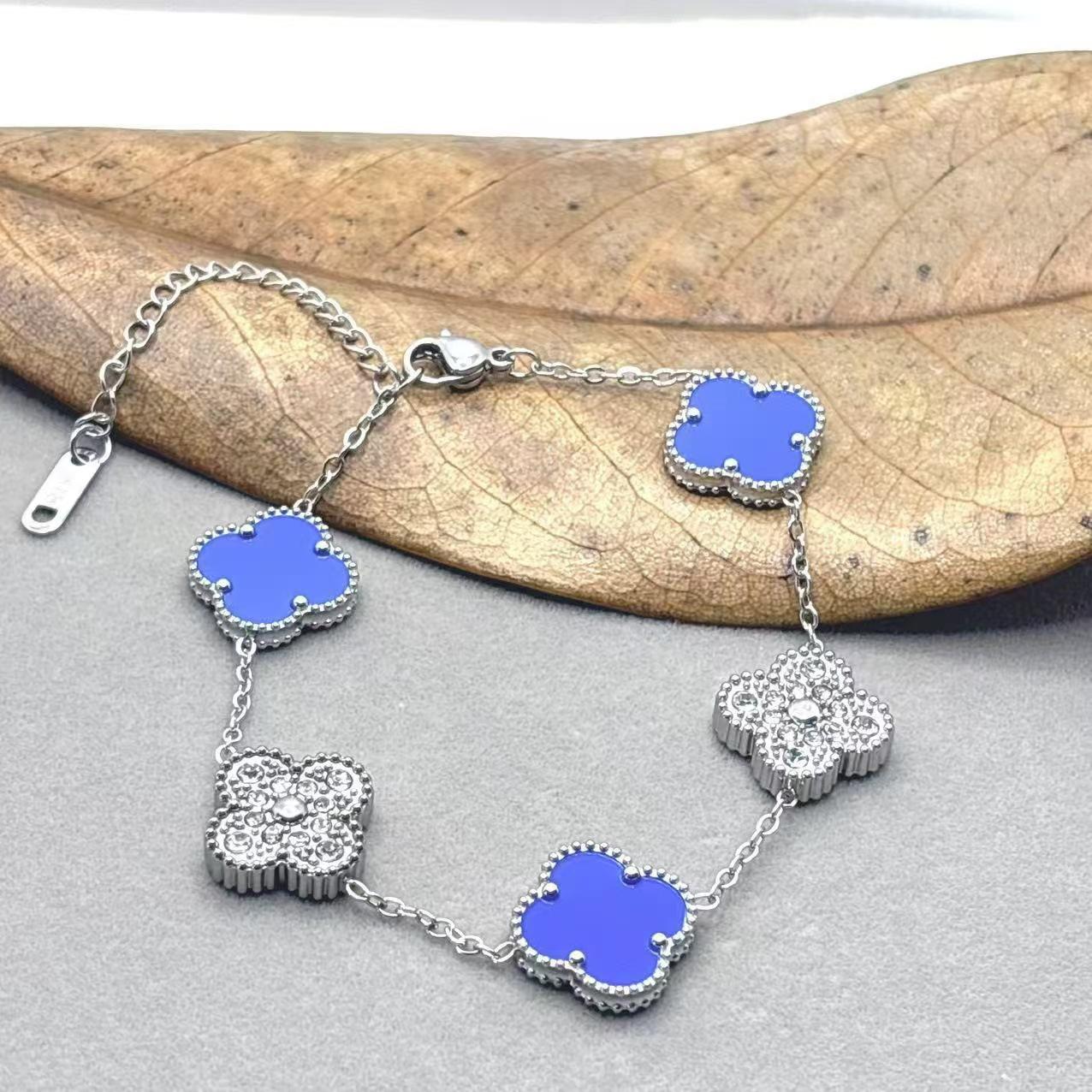 

Стальной цвет 15 мм двусторонний браслет с четырьмя листами клевера легкий роскошный модный браслет сотни моделей синий